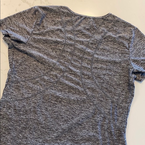 Reebok Athletic Top - Picture 3 of 3